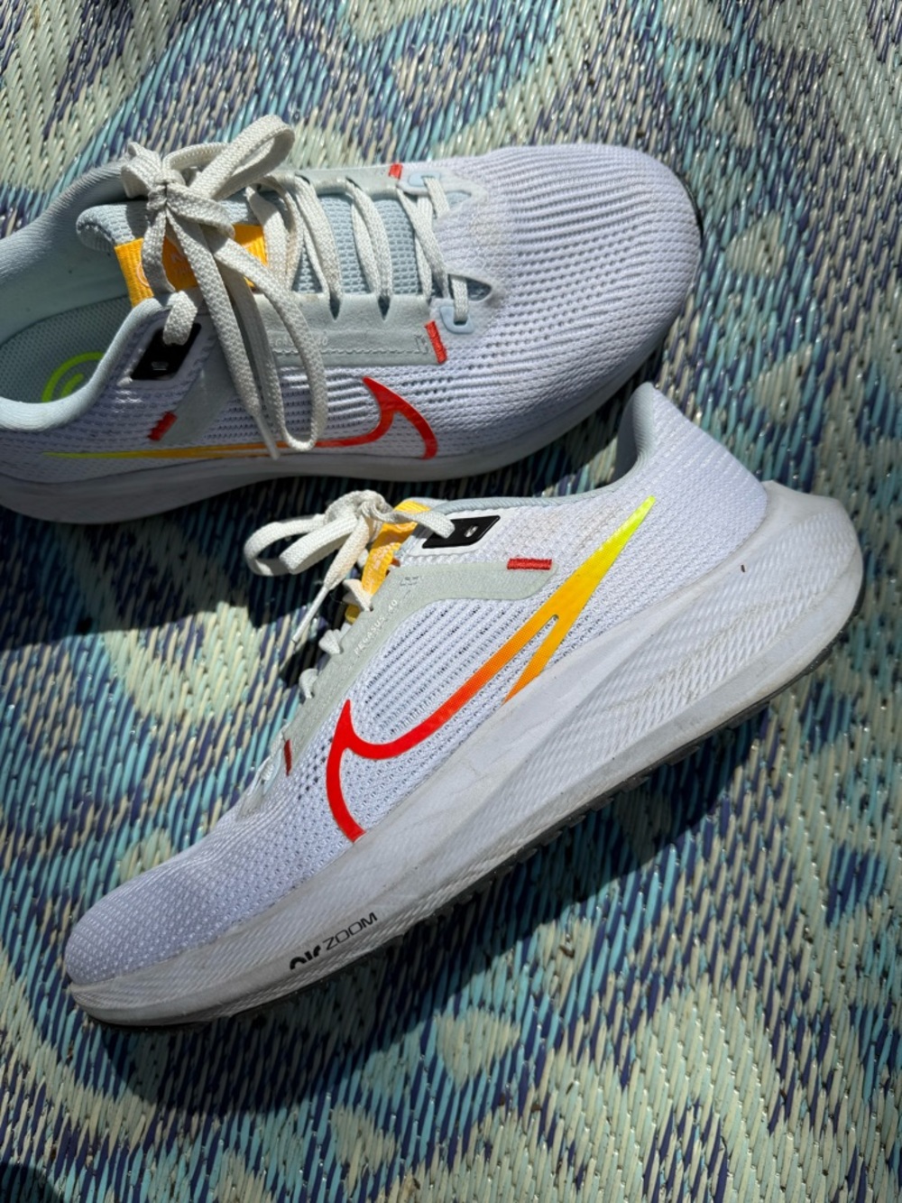 Nike Air Zoom Pegasus 40 White Neon Running Shoes Lightweight Size 8.5 W